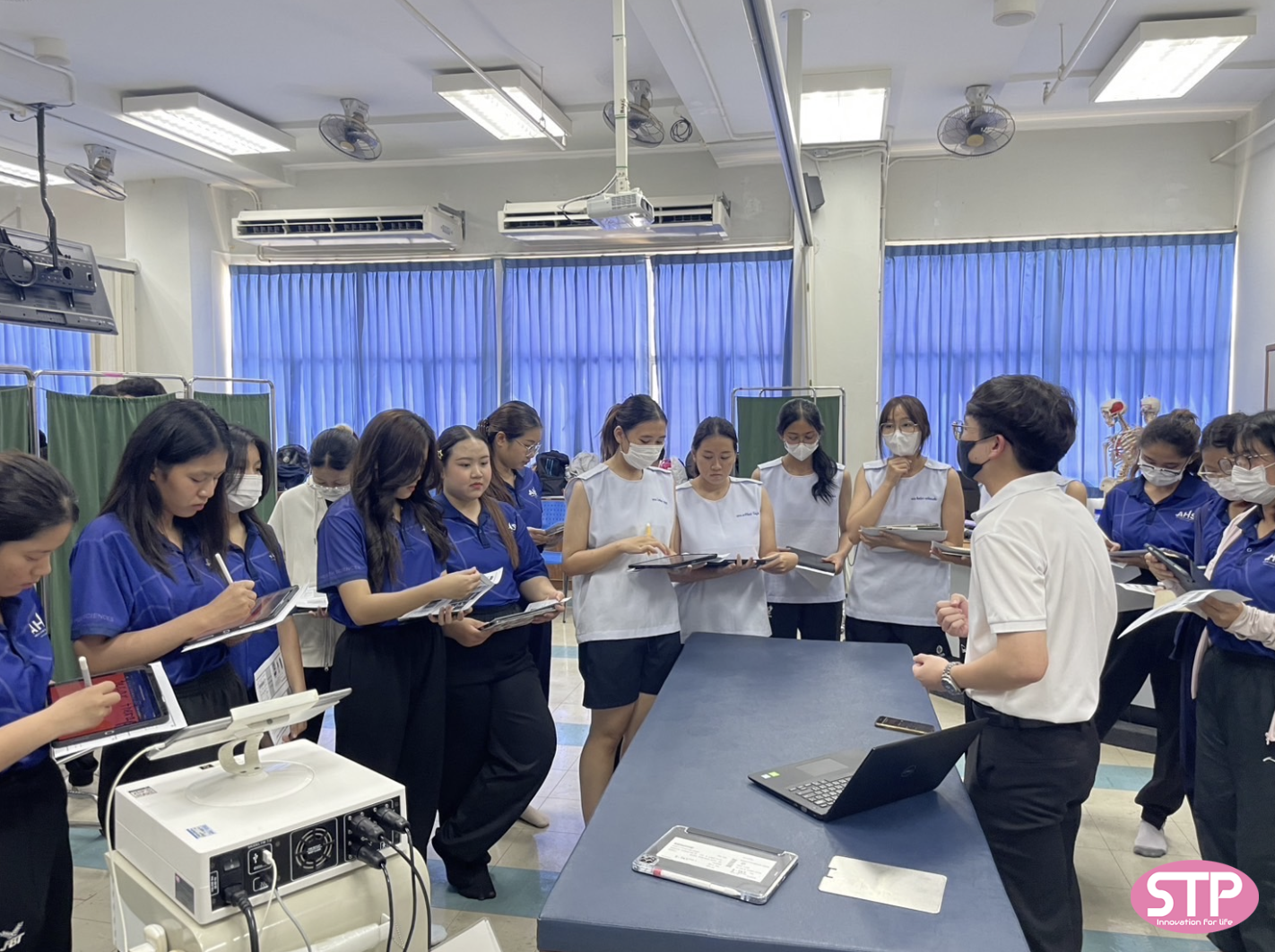กิจกรรมจัดการเรียนการสอน ในหัวข้อ Peripheral Magnetic Stimulation (PMS) และ TECAR Therapy ให้กับนักศึกษากายภาพบำบัด มหาวิทยาลัยนเรศวร